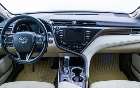 Toyota Camry, 2021 год, 2 700 000 рублей, 12 фотография