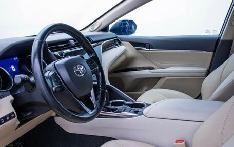 Toyota Camry, 2021 год, 2 700 000 рублей, 16 фотография