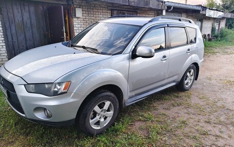 Mitsubishi Outlander III рестайлинг 3, 2011 год, 890 000 рублей, 2 фотография