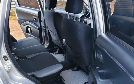Mitsubishi Outlander III рестайлинг 3, 2011 год, 890 000 рублей, 13 фотография