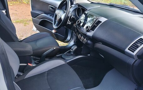 Mitsubishi Outlander III рестайлинг 3, 2011 год, 890 000 рублей, 14 фотография