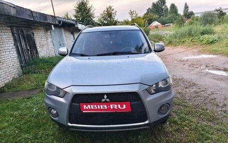 Mitsubishi Outlander III рестайлинг 3, 2011 год, 890 000 рублей, 10 фотография