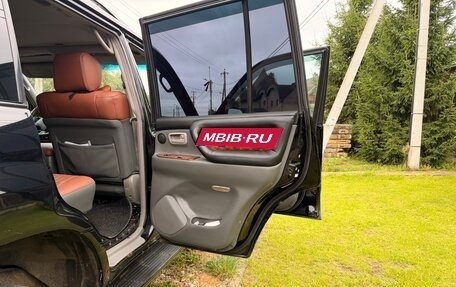 Toyota Land Cruiser 100 рестайлинг 2, 2005 год, 2 600 000 рублей, 6 фотография