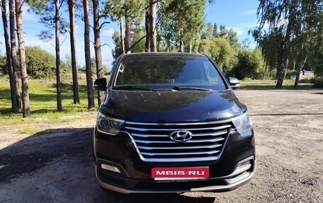 Hyundai Grand Starex Grand Starex I рестайлинг 2, 2020 год, 3 850 000 рублей, 2 фотография