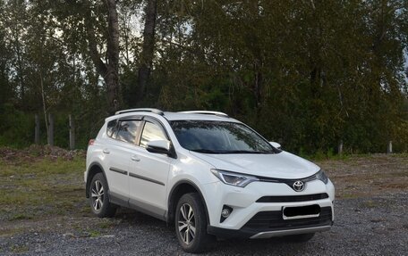 Toyota RAV4, 2016 год, 1 980 000 рублей, 4 фотография