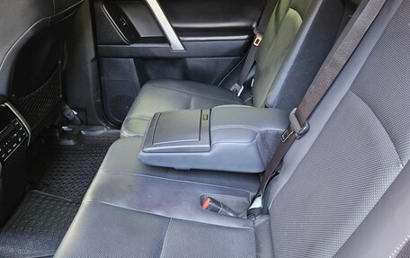 Toyota Land Cruiser Prado 150 рестайлинг 2, 2020 год, 6 190 000 рублей, 10 фотография