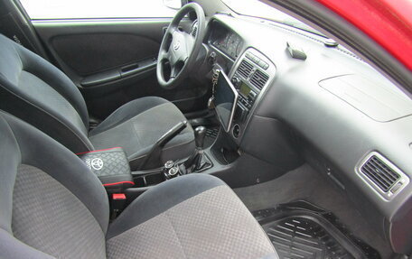 Toyota Avensis III рестайлинг, 2001 год, 390 000 рублей, 14 фотография