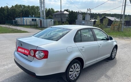 Volkswagen Jetta VI, 2010 год, 490 000 рублей, 2 фотография