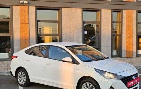 Hyundai Solaris II рестайлинг, 2021 год, 1 700 000 рублей, 2 фотография