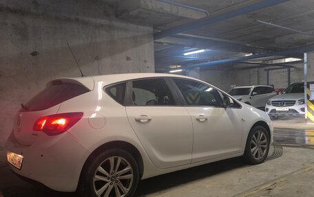 Opel Astra J, 2010 год, 740 000 рублей, 3 фотография