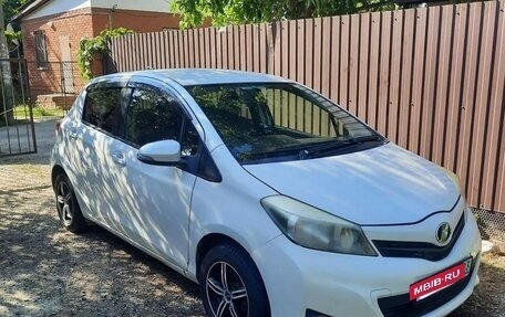 Toyota Vitz, 2012 год, 650 000 рублей, 3 фотография