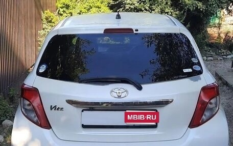 Toyota Vitz, 2012 год, 650 000 рублей, 2 фотография