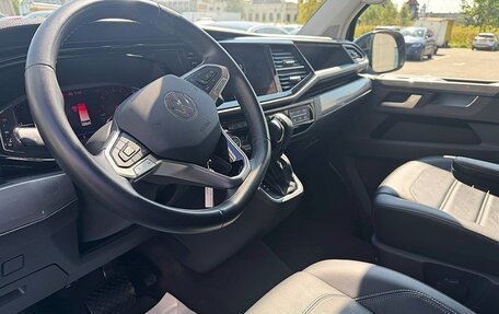 Volkswagen Multivan T6 рестайлинг, 2021 год, 7 350 000 рублей, 8 фотография
