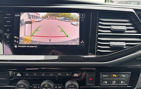 Volkswagen Multivan T6 рестайлинг, 2021 год, 7 350 000 рублей, 10 фотография