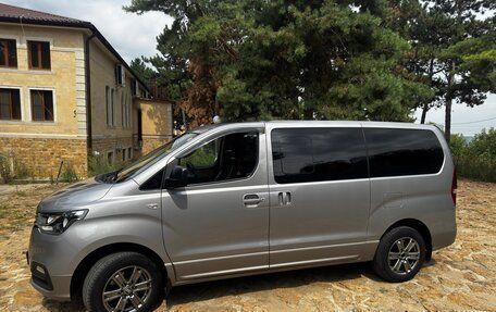 Hyundai Grand Starex Grand Starex I рестайлинг 2, 2019 год, 4 100 000 рублей, 3 фотография