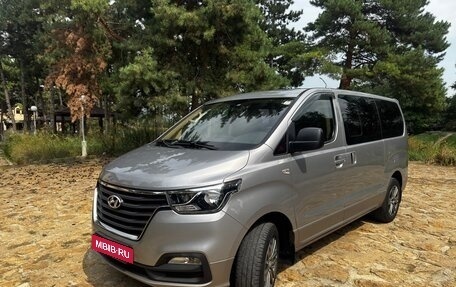 Hyundai Grand Starex Grand Starex I рестайлинг 2, 2019 год, 4 100 000 рублей, 2 фотография