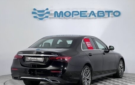 Mercedes-Benz E-Класс, 2021 год, 3 800 000 рублей, 5 фотография