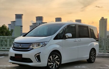 Honda Stepwgn IV, 2017 год, 1 365 000 рублей, 1 фотография