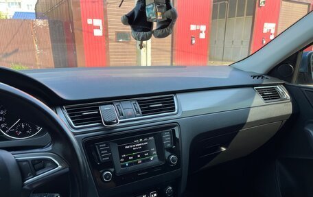 Skoda Rapid I, 2016 год, 1 000 000 рублей, 12 фотография