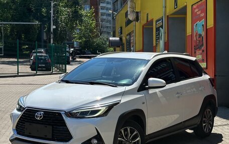 Toyota Yaris XP150 рестайлинг, 2022 год, 1 390 000 рублей, 3 фотография