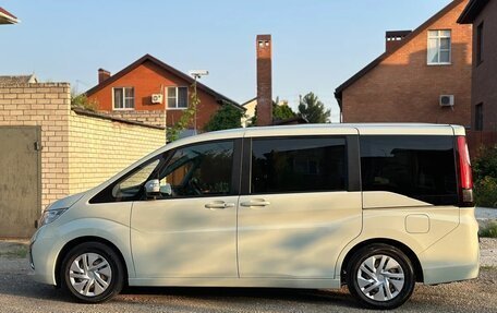Honda Stepwgn IV, 2016 год, 1 355 000 рублей, 4 фотография