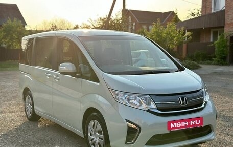 Honda Stepwgn IV, 2016 год, 1 355 000 рублей, 2 фотография