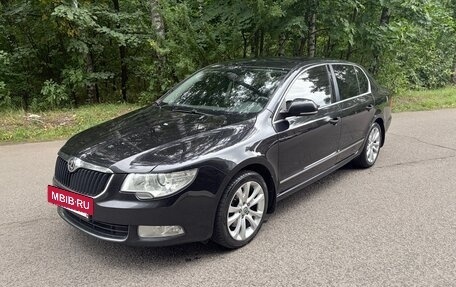 Skoda Superb III рестайлинг, 2012 год, 1 050 000 рублей, 2 фотография