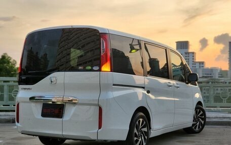 Honda Stepwgn IV, 2017 год, 1 365 000 рублей, 6 фотография