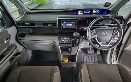 Honda Stepwgn IV, 2017 год, 1 365 000 рублей, 7 фотография