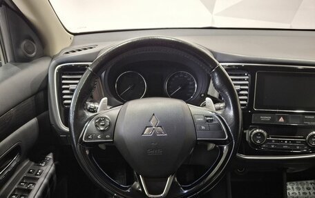 Mitsubishi Outlander III рестайлинг 3, 2016 год, 1 950 000 рублей, 10 фотография