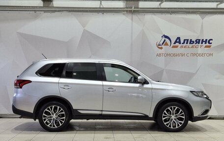 Mitsubishi Outlander III рестайлинг 3, 2016 год, 1 950 000 рублей, 2 фотография
