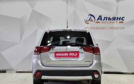 Mitsubishi Outlander III рестайлинг 3, 2016 год, 1 950 000 рублей, 4 фотография