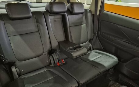 Mitsubishi Outlander III рестайлинг 3, 2016 год, 1 950 000 рублей, 40 фотография