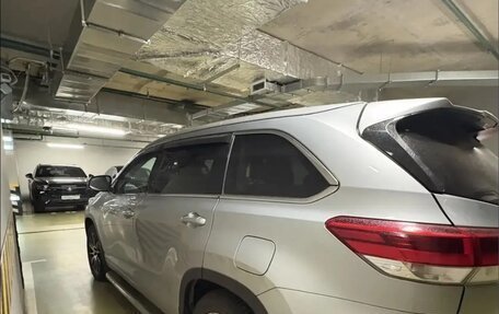 Toyota Highlander III, 2019 год, 3 200 000 рублей, 4 фотография