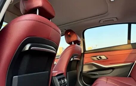 BMW 3 серия, 2022 год, 2 700 000 рублей, 15 фотография