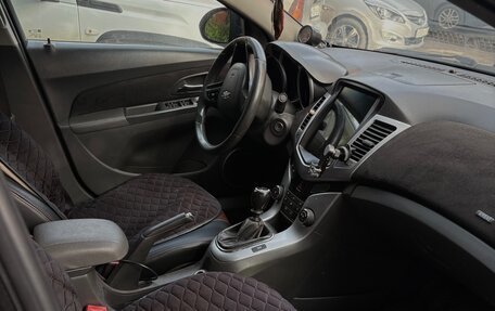 Chevrolet Cruze II, 2010 год, 650 000 рублей, 10 фотография