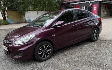 Hyundai Solaris II рестайлинг, 2012 год, 810 000 рублей, 3 фотография