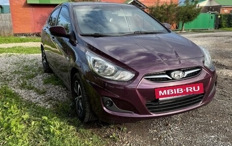 Hyundai Solaris II рестайлинг, 2012 год, 810 000 рублей, 2 фотография