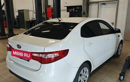 KIA Rio III рестайлинг, 2013 год, 696 000 рублей, 2 фотография