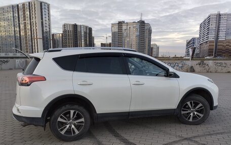 Toyota RAV4, 2018 год, 1 980 000 рублей, 4 фотография