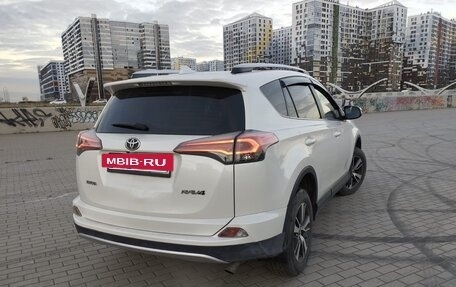Toyota RAV4, 2018 год, 1 980 000 рублей, 3 фотография
