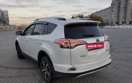 Toyota RAV4, 2018 год, 1 980 000 рублей, 6 фотография