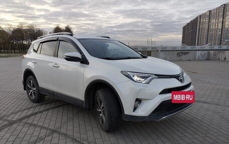 Toyota RAV4, 2018 год, 1 980 000 рублей, 5 фотография