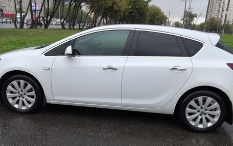Opel Astra J, 2013 год, 900 000 рублей, 1 фотография