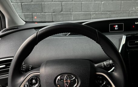 Toyota Prius IV XW50, 2017 год, 2 200 000 рублей, 9 фотография