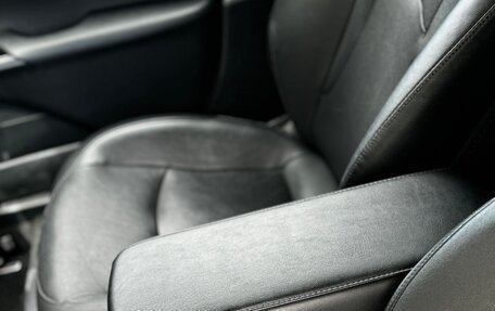 Toyota Prius IV XW50, 2017 год, 2 200 000 рублей, 14 фотография