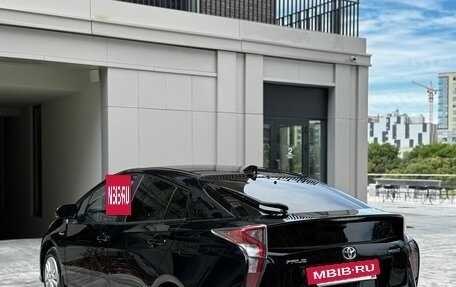 Toyota Prius IV XW50, 2017 год, 2 200 000 рублей, 4 фотография