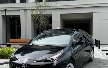 Toyota Prius IV XW50, 2017 год, 2 200 000 рублей, 2 фотография