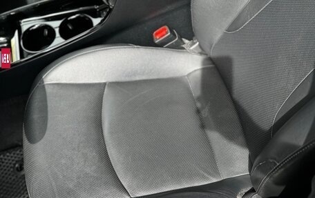 Toyota Prius IV XW50, 2017 год, 2 200 000 рублей, 13 фотография