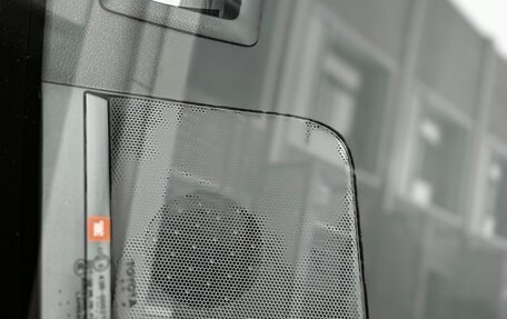 Toyota Prius IV XW50, 2017 год, 2 200 000 рублей, 19 фотография